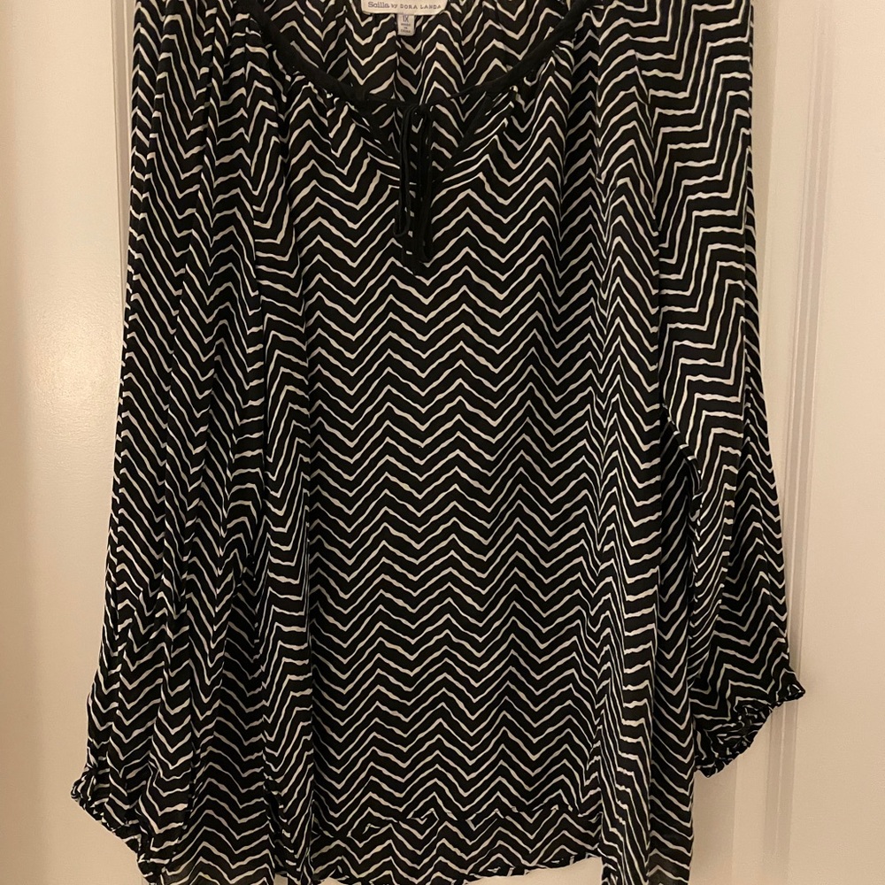 Silk blouse with tie neckline size 1x